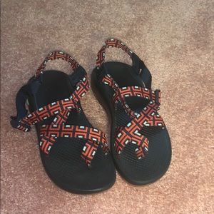 women’s patterned chacos
